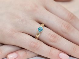 złoty pierścionek zaręczynowy brylanty i topaz naturalny diamenty pierścionek na palcu realne zdjęcie zdjęcia prezent