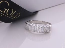 pierścionek srebrny obrączka z cyrkoniami cyrkonie pierścionki srebrne realne zdjęcie na palcu dłoni na prezent urodziny imieniny pod choinkę na prezent dla dziewczyny żony