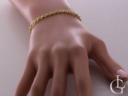 bransoletka złota damska kordel splot łańcuszek bransoletka na ręce nadgarstku realne zdjęcie na modelce ręce bransoletki złote damskie łańcuszkowe prezent