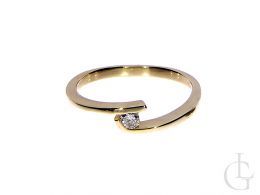 złoty pierścionek zaręczynowy delikatny wzór złoto żółte 0.585