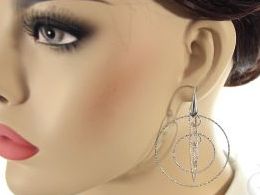 kolczyki srebrne wiszące długie koła kółka diamentowane realne zdjęcia na modelce uchu kolczyki srebrne na prezent dla żony dziewczyny urodziny imieniny rocznicę pakowanie na prezent