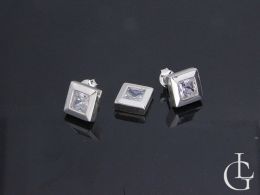 komplet biżuterii srebrnej kwadraty kolczyki wisiorek na modelce realne zdjęcie komplety srebrne na prezent