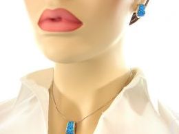 komplet biżuterii srebrnej z opalem niebieskim błękitnym opal srebro realne zdjęcia wisiorka zawieszka na modelce uchu kolczyki srebrne na prezent dla żony dziewczyny urodziny imieniny rocznicę pakowanie na prezent