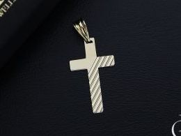 Krzyżyk z klasycznego złota pr.0,585 na prezent z okazji Komunii świętej, Chrztu, Bierzmowania