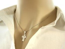 krzyżyk krzyż srebrny diamentowany na łańcuszek na prezent pamiątkę komunię chrzest srebrne dewocjonalia realne zdjęcia