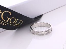 pierścionek srebrny obrączka obaczka z krzyzykiem krzyżykiem krzyż srebrne realne zdjęcie na palcu dłoni na prezent urodziny imieniny pod choinkę na prezent dla dziewczyny żony