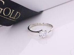 pierścionek srebrny klasyczny wzór z cyrkoniami cyrkonie pierścionki srebrne realne zdjęcie na palcu dłoni na prezent urodziny imieniny pod choinkę na prezent dla dziewczyny żony