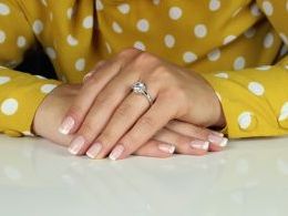 pierścionek srebrny duża korona srebro z cyrkoniami cyrkonie pierścionki srebrne realne zdjęcie na palcu dłoni na prezent urodziny imieniny pod choinkę na prezent dla dziewczyny żony