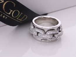 pierścionek srebrny obrączka szeroka ekskluzywna z cyrkoniami cyrkonie pierścionki srebrne realne zdjęcie na palcu dłoni na prezent urodziny imieniny pod choinkę na prezent dla dziewczyny żony