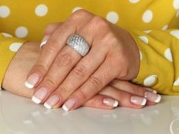 pierścionek srebrny obrączka z cyrkoniami cyrkonie pierścionki srebrne realne zdjęcie na palcu dłoni na prezent urodziny imieniny pod choinkę na prezent dla dziewczyny żony