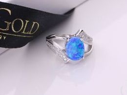 pierścionek srebrny z opalem błękitnym niebieskim cyrkonie opal naturalny pierścionki srebrne realne zdjęcie na palcu dłoni na prezent urodziny imieniny pod choinkę na prezent dla dziewczyny żony