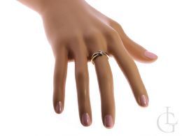 pierścionek złoty z brylantem diamentem na palcu na ręce złoto żółte złoto białe próba 0.585