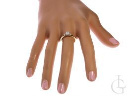 pierścionek zaręczynowy z brylantem diamentem diamentami brylantami złoto żółte złoty pierścionek na zaręczyny prezent na mikołaja pod choinkę prezent gift