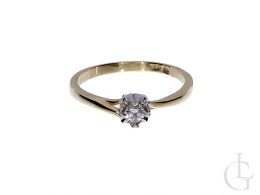 złoty klasyczny pierścionek zaręczynowy z brylantem diamentem złoto żółte złoto białe brylant diament