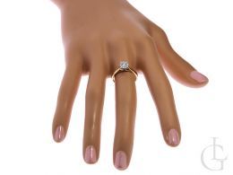 ekskluzywny złoty pierścionek zaręczynowy z brylantami diamentami duża korona złoto żółte brylant diament pierścionek w pudełku realne zdjęcie pierścionek na palcu na ręce prezent zaręczyny