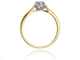 złoty pierścionek zaręczynowy z brylantem diamentem na palcu na ręce złoto żółte próba 0.585 14ct nowoczesny wzór pierścionka