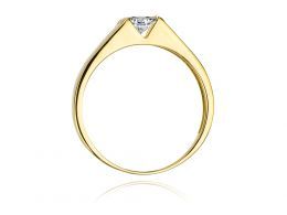 złoty pierścionek z brylantem dużym zaręczyny klasyczny nowoczesny wzór pierścionka złoto żółte próba 0.585 14K pierścionek na palcu dłoni realne zdjęcie