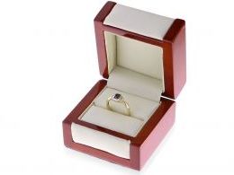 złoty pierścionek z czarną cyrkonią kamieniem na prezent zaręczyny dla żony dziewczyny w pudełku realne zdjęcia