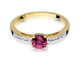 ekskluzywny pierścionek z rubinem naturalnym duża ogromna korona brylanty brylant diamenty diament rubin pierścionek na palcu realne zdjęcie foto
