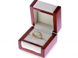 złoty pierścionek ekskluzywny szeroki cyrkonie złoto białe żółte pierścionek na palcu dłoni w pudełku
