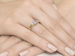 pierścionek zaręczynowy złoty z brylantami i ametystem ametyst fioletowy kamień brylanty diamenty pierścionki złote zaręczynowe z ametystem prezent zaręczyny dla żony dziewczyny na rocznicę ślubu