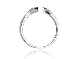 złoty pierścionek zaręczynowy z brylantami diamentami na palcu na ręce złoto białe próba 0.585 14ct nowoczesny wzór pierścionka