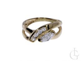 ekskluzywny pierścionek złoty zaręczynowy z cyrkoniami szeroka szyna gruby szeroki złoto żółte pierścionek na palcu ręce