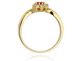 złoty pierścionek zaręczynowy z rubinem rubin korona kwiatek kwiat markiza z brylantami diamentami na palcu na ręce złoto żółte próba 0.585 14ct nowoczesny wzór pierścionka