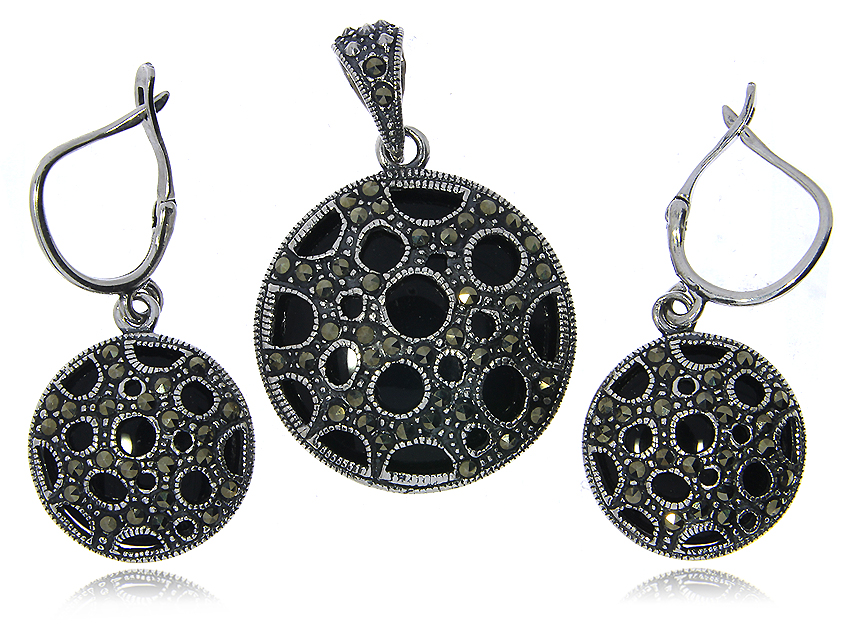Komplet biżuterii ze srebra rodowanego pr.0,925 z onyksem i markazytami