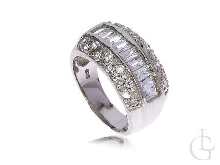 Ekskluzywny srebrny pierścionek wysadzany cyrkoniami
